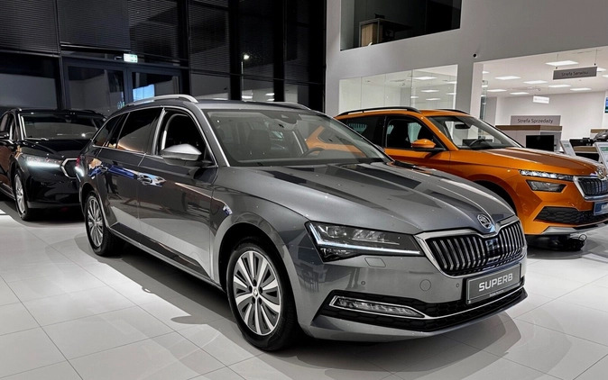 Skoda Superb cena 185990 przebieg: 4, rok produkcji 2024 z Międzybórz małe 79